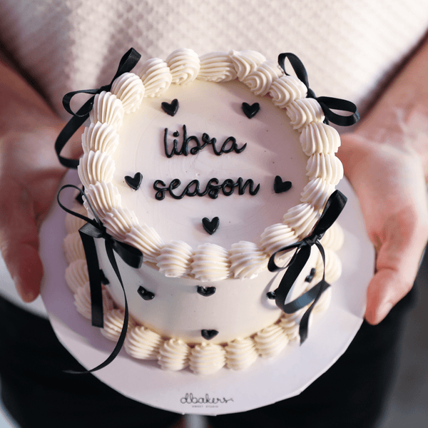 Love is in the cake  | dbakers Sweet Studio